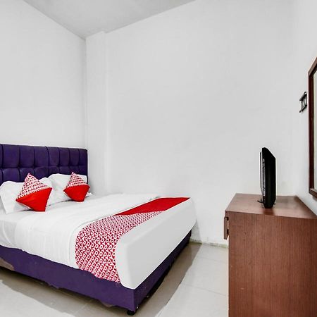Oyo 90897 Hotel Sepupu Satria Pekanbaru Buitenkant foto