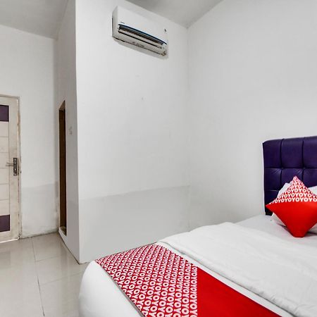 Oyo 90897 Hotel Sepupu Satria Pekanbaru Buitenkant foto