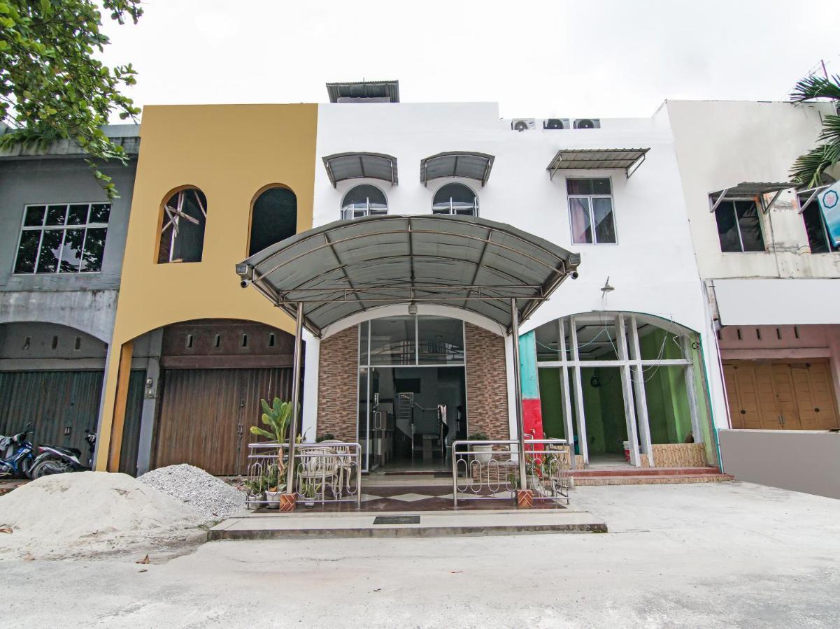 Oyo 90897 Hotel Sepupu Satria Pekanbaru Buitenkant foto