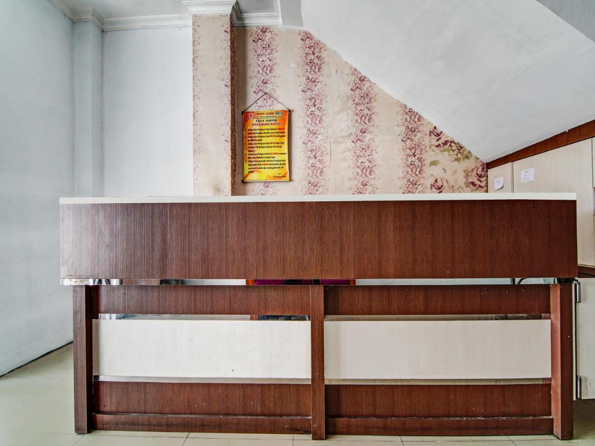 Oyo 90897 Hotel Sepupu Satria Pekanbaru Buitenkant foto