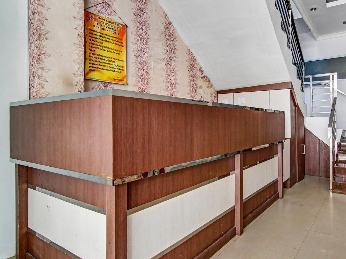 Oyo 90897 Hotel Sepupu Satria Pekanbaru Buitenkant foto