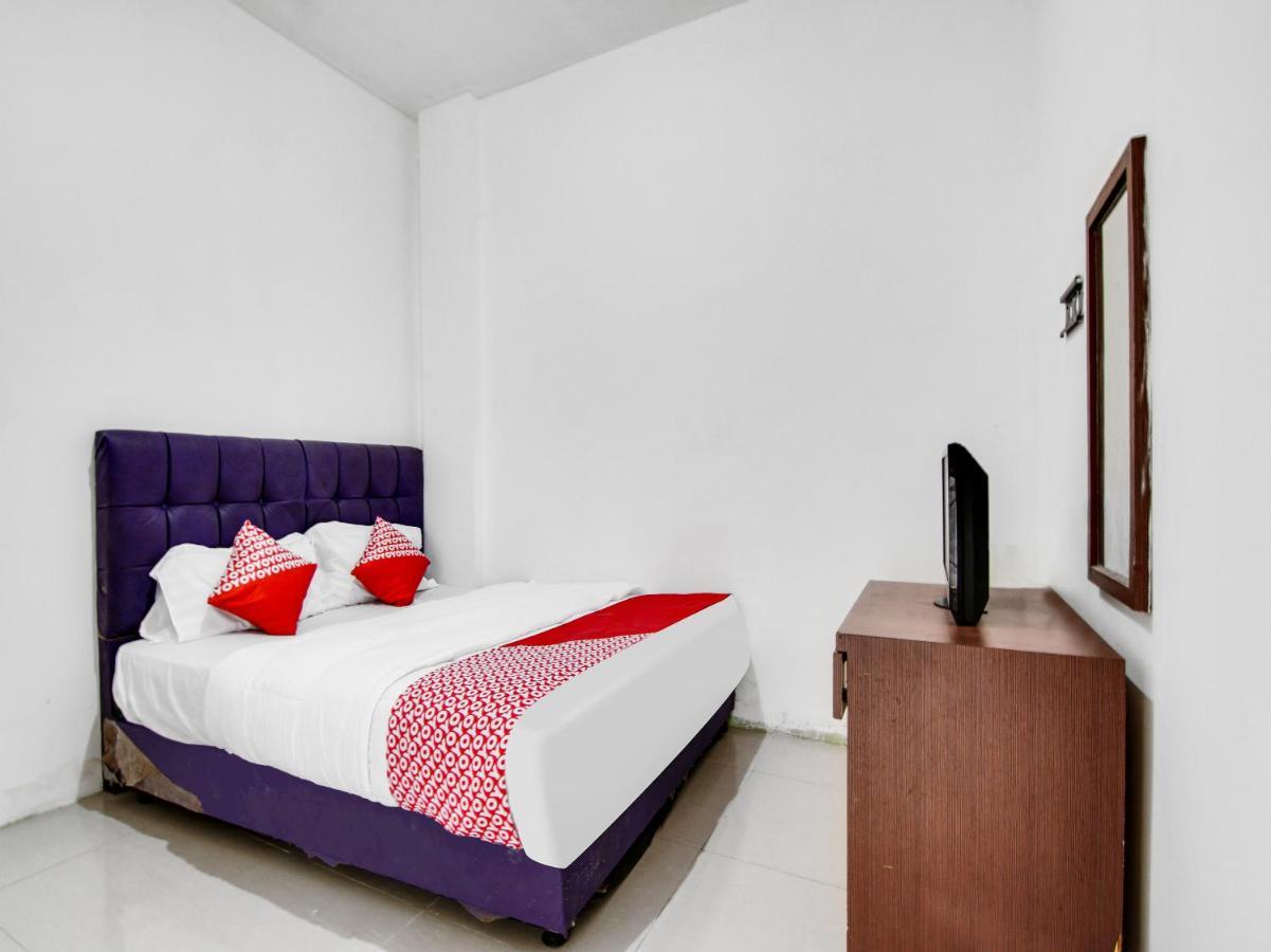 Oyo 90897 Hotel Sepupu Satria Pekanbaru Buitenkant foto
