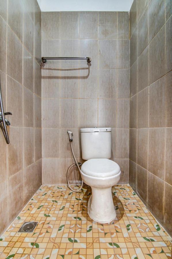 Oyo 90897 Hotel Sepupu Satria Pekanbaru Buitenkant foto