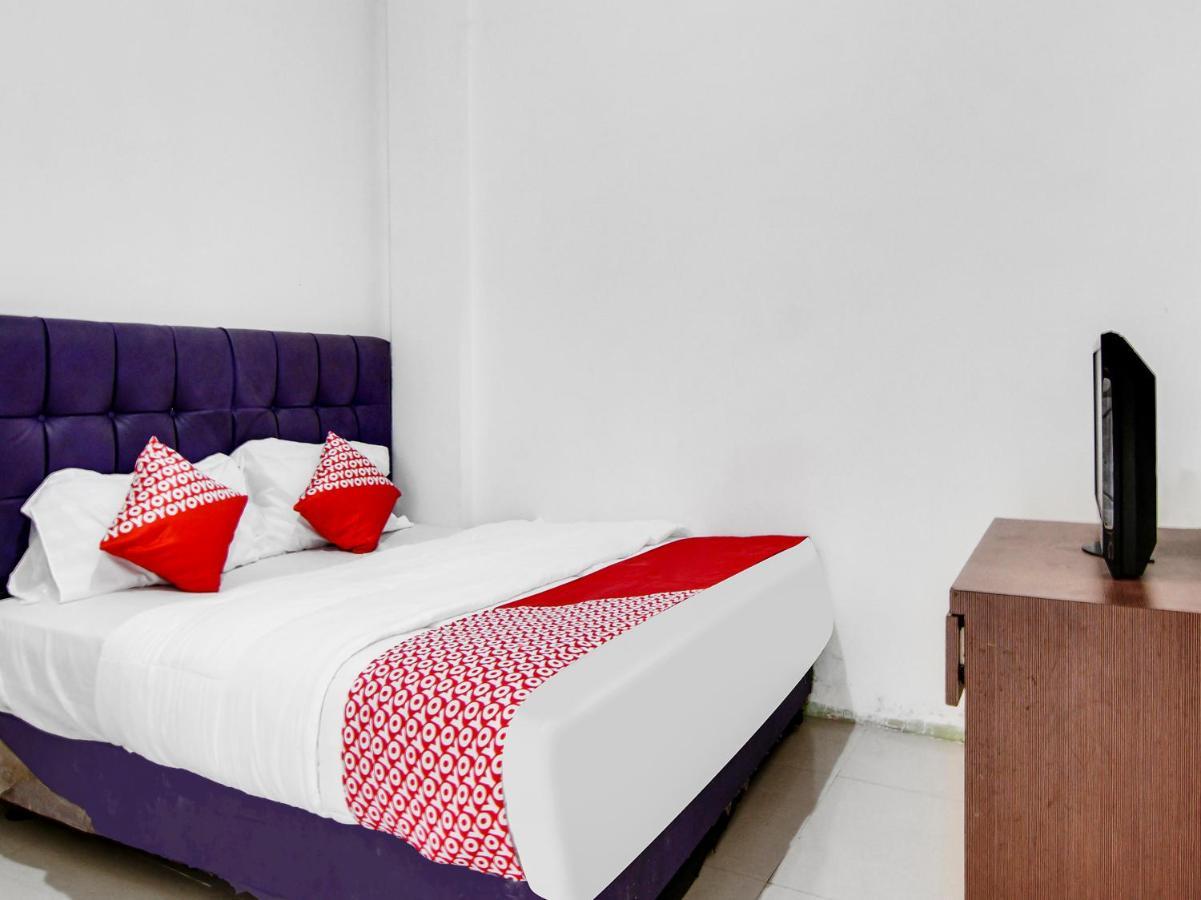 Oyo 90897 Hotel Sepupu Satria Pekanbaru Buitenkant foto