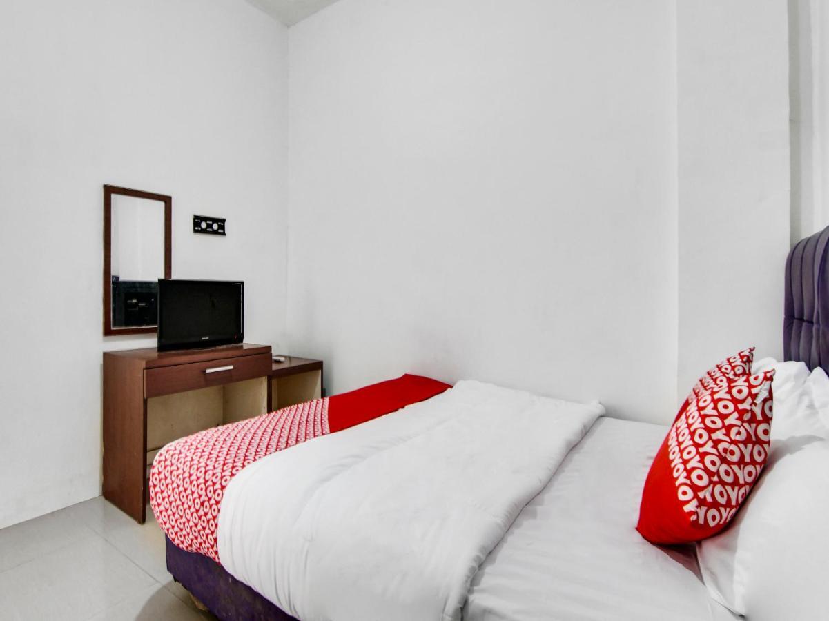 Oyo 90897 Hotel Sepupu Satria Pekanbaru Buitenkant foto