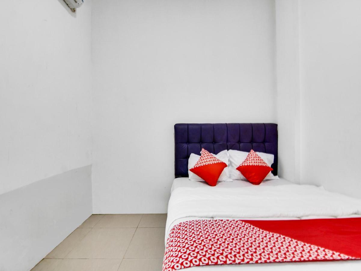 Oyo 90897 Hotel Sepupu Satria Pekanbaru Buitenkant foto