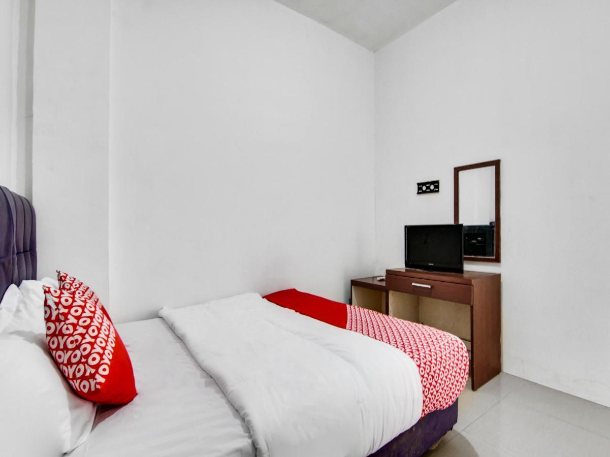 Oyo 90897 Hotel Sepupu Satria Pekanbaru Buitenkant foto