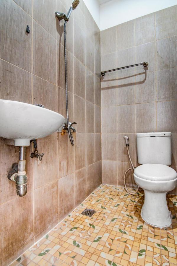 Oyo 90897 Hotel Sepupu Satria Pekanbaru Buitenkant foto